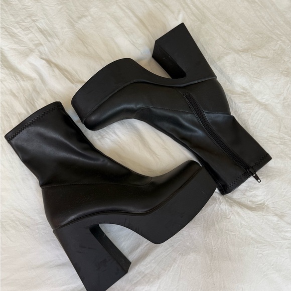 Aldo Black Heeled Boots with Chunky Block Heel - Picture 1 of 4